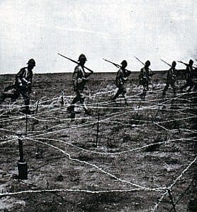 British troops making their way through a Boer barbed wire entaglement at the Battle of Magersfontein, Dec 11, 1899.