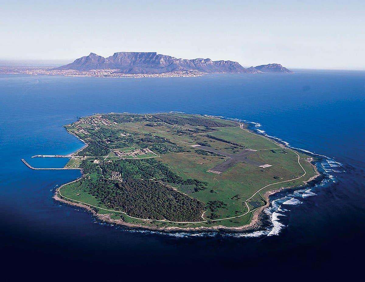 Some kilometers off the coast of <a href="http://www.southafrica.net/sat/content/en/za/full-article?oid=4458&sn=Detail&pid=1" rel="nofollow">Cape Town</a> lies the famous Robben Is