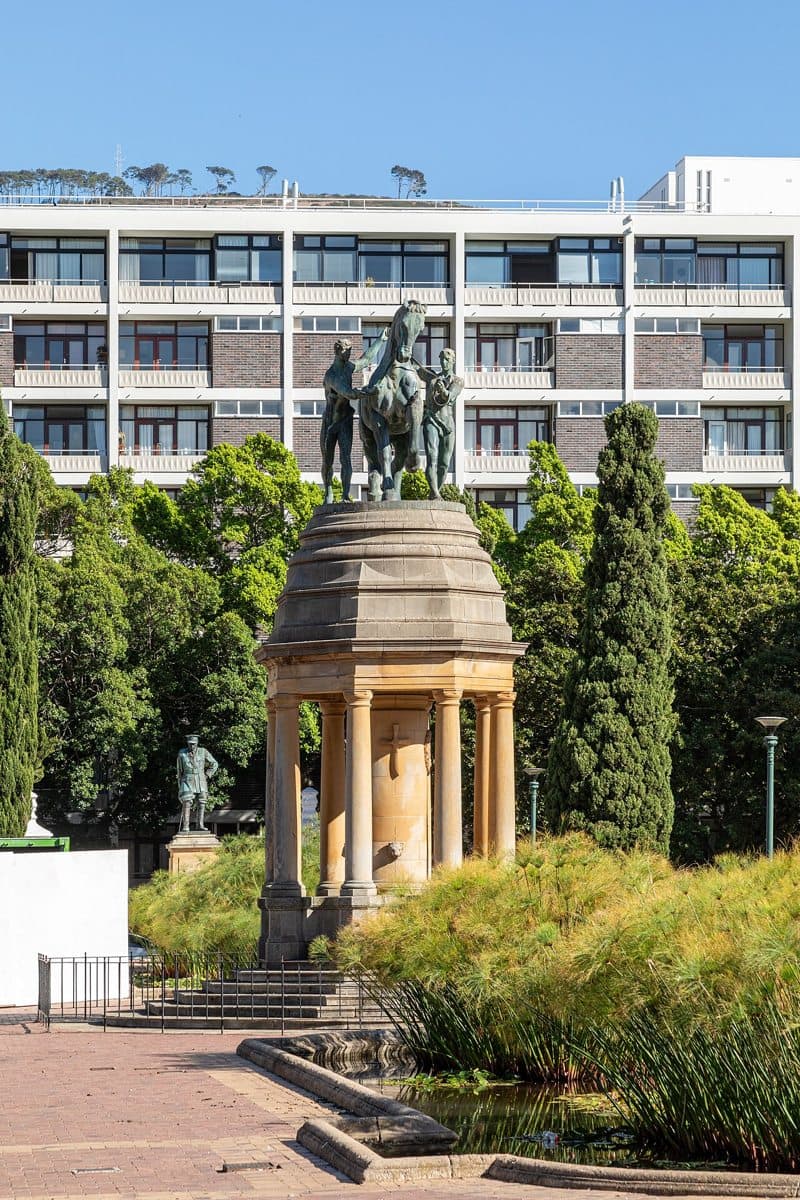 Delville Wood Memorial (Sir Herbert Baker (architect), Alfred Turner (sculptor), before 1939) in the Company’s Garden, Cape Town, Western Cape, South Africa