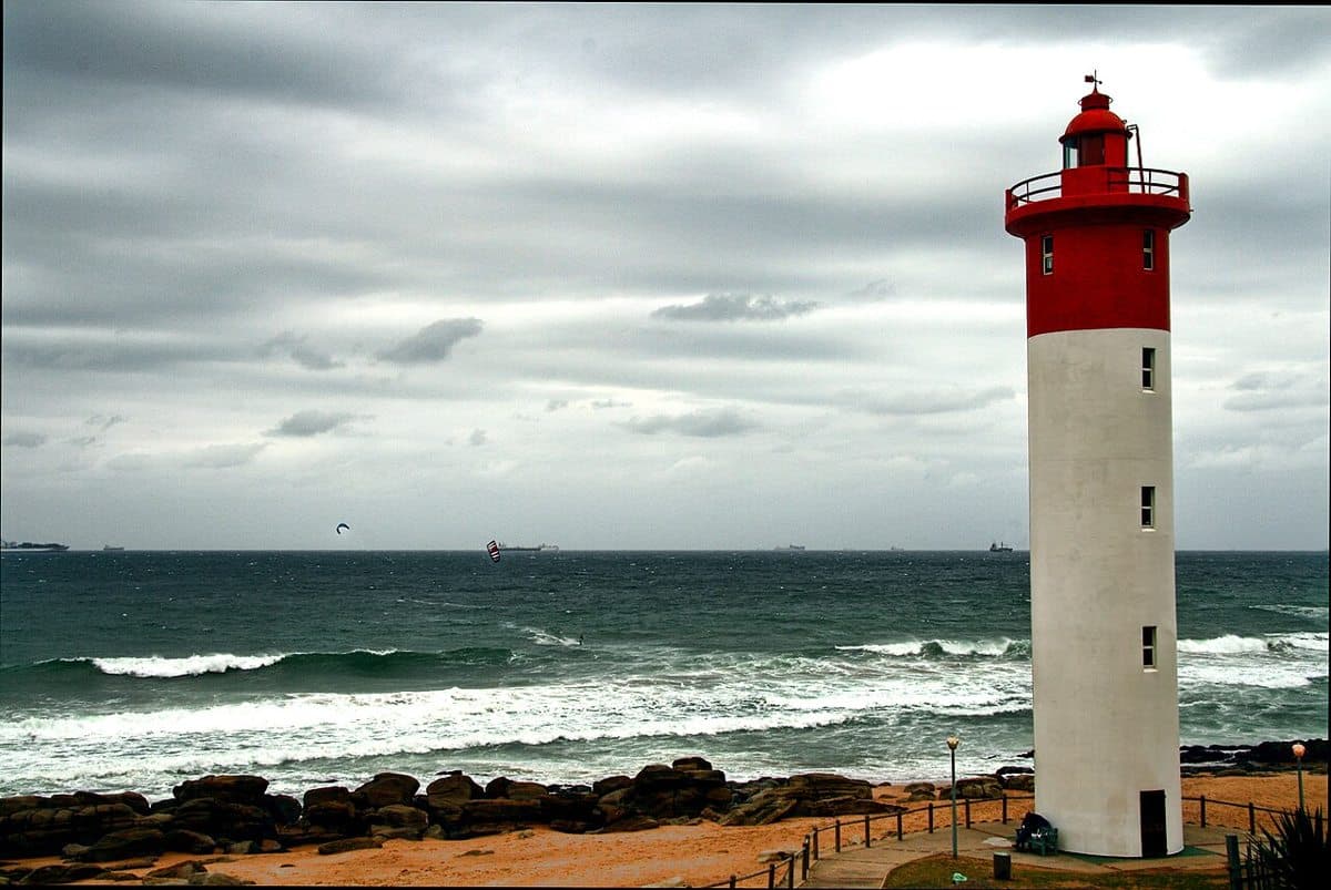 The Umhlanga Lighthouse was completed on November 24, 1954 and has since become an area landmark. The circular concrete tower, painted white with a red band at the top, stands 21m 