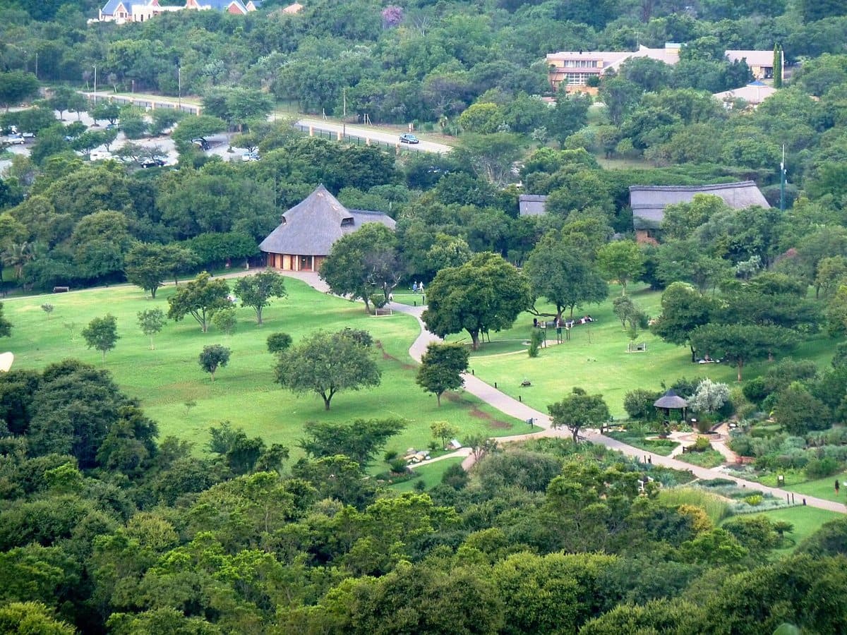 Northeastward view over the Walter Sisulu National Botanical Garden in western Roodepoort, Gauteng, showing the vicinity of the reception area and the sprawling lawns flanking the 